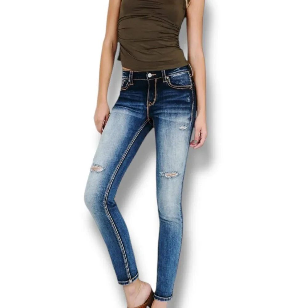 Mid Rise Distressed Fitted Skinny Jeans Embrodiered Back Pockets NEW